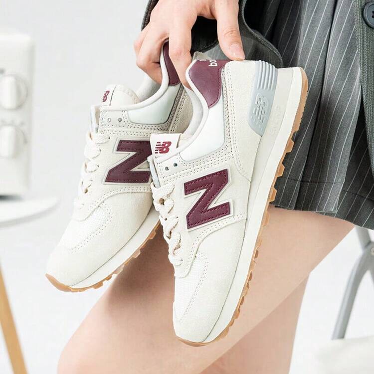 New Balance 女款 574 系列复古跑步鞋，低帮休闲运动鞋 WL574RCF - 米色 - 查看 5