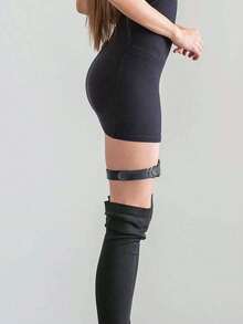 2 件女士腿带 PU 皮革黑色带扣带纯色铆钉腿环时尚简约可轻松调节适合任何场合