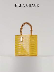 亮黄色手提包，采用丙烯酸制成，带有空心几何图案。其手柄设计模仿竹节，增添了自然和复古的氛围。正面的金属扣增强了整体精致感。非常适合搭配春夏季休闲或度假风格的服装，以及派对场合。 - 黃色 - 查看 3