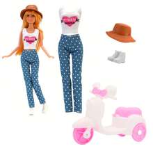 Prepare el viaje de la muñeca: hay una motocicleta de juguete, un hermoso conjunto de ropa, un sombrero y zapatos a juego perfectos, y la muñeca está feliz de salir. (Excluyendo las muñecas, los accesorios son de colores aleatorios) Adecuado para muñecas de 11.5 pulgadas