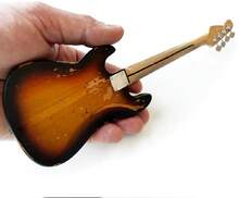 Axe Heaven -Duck Dunn Signature 1959  Precision Mini Bass Guitar Replica Collectible  [COLLECTABLES] Figure, Collectible - 彩色 - 查看 4