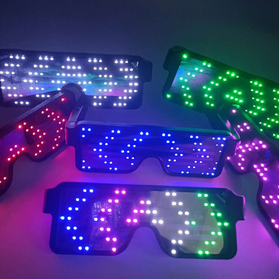 Gafas con luces LED recargables por USB, con iluminación dinámica para fiestas, adecuadas para verano, playa, viajes al aire libre, moda, estilo de fiesta con montura grande, apropiadas para festivales de música y estilo universitario de vuelta al colegio - multicolor - Ver 1
