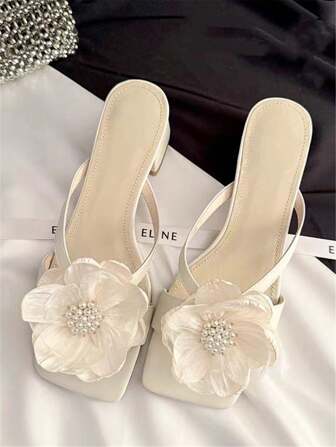 女士时尚法式方头珍珠花朵 3D 装饰粗跟凉鞋