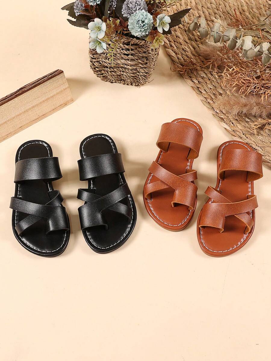 1 Pair Black Plus Size Toddler/Little Girls' Flat Sandals, Solid Color PU Patchwork Toe Strap Design, Round Toe Non-Slip Lightweight Fashionable Cute Roman Home Slippers, Suitable For 3-15 Years Old Boys/Girls Daily, Party, Casual, Travel, Spring/Summer 2025 (This Style Runs Small, Suggest Ordering One Size Up) - Black - View 1