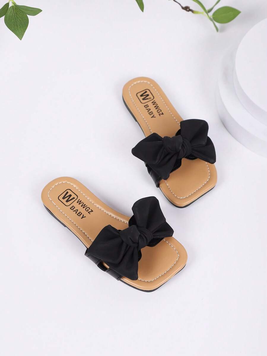 Chanclas de verano para niñas con diseño decorativo de lazo cuadrado, antideslizantes, elegantes y generosas, sandalias planas para playa y niños - Negro - Ver 1