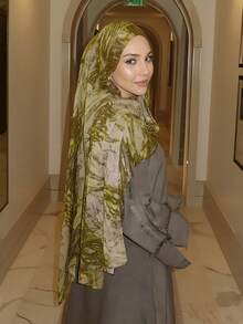 1pc Women Hijab Bohemian Style Watercolor Print Headscarf, Sun-Protection Scarf, Elegant Multi-Purpose Shawl For Everyday Use Headband For Abaya - Yellow Green - View 4