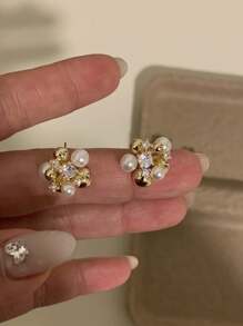 topshiny 1 Pair Retro Elegant Metal Ball With Faux Pearl And Inlaid Crystal Stud Earrings For Women, Suitable For Party And Daily Wear