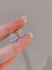 1 对 S925 纯银精致小方晶锆石泪珠耳钉，适合女士 - 均碼 - 查看 2