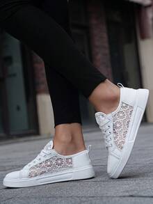 Damskie buty sportowe na co dzień, oddychające, lekkie i wygodne, płaskie buty sportowe MD, białe trampki w stylu Campus