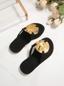 1 Pair Toddler/Little Girls' Flat Sandals, Solid Color PU With Shiny Metallic Disc Decor, Round Toe Flip Flop, Non-Slip & Comfortable, Luxury Fashion Cute Roman Shoes, Suitable For 3-12 Years Old Students Daily Casual Gathering Travel Holiday Outdoor Wear, Spring Summer 2025 - Black - View 5