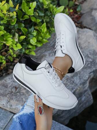 新款舒适软底休闲白色运动鞋，女士百搭户外运动鞋，学生鞋