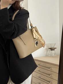 这款时尚简约的纯色字母印花单肩手提包配有围巾，适合购物、收纳钱包、休闲外出，尤其适合年轻女性、大学生、新婚夫妇和白领人士。也非常适合办公室、大学、工作、商务、通勤、户外活动、旅行和郊游等场合。 - 卡其色 - 查看 3