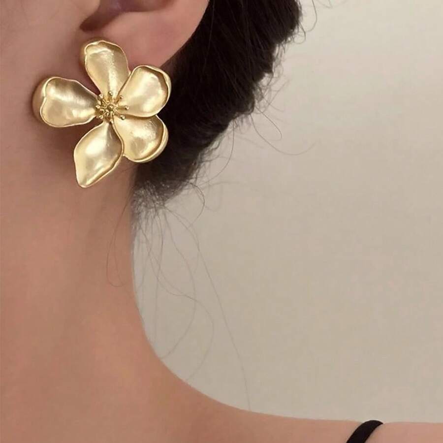 Fashionable Floral Earrings, Versatile & Beautiful For Daily Wear - Earrings 7 - View 1