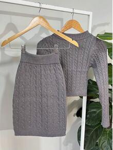 Women's Knitted Skirt And Blouse Set With Braids Made In Modal Knit. - 查看 1