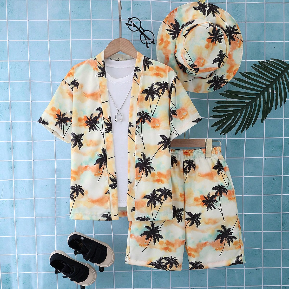 Set de 3 piezas con un conjunto casual de ropa de verano para niños con estampado de árbol de coco y sombrero