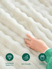 1pc White Double-Sided Cozy Rabbit Fur Plush Blanket Plush Blanket, Soft Warm Faux Fur Luxury Style Throw For Multi-Purpose Use In Living Room, Bedroom And Sofa Queen Twin King Size Luxury Fluffy Long Plush Blanket Bedding Throw Soft And Comfortable Couches Blankets For Home, Domitory Bedding Back School Bedding