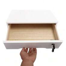 SanBouSi 时尚实用的家用/办公室桌面收纳盒，配有可锁抽屉，非常适合保持您的工作空间整洁安全，是存储办公用品、文件和个人物品的理想选择，可提高工作效率和组织能力，是返校、度假或任何场合的完美礼物，通过这款多功能存储解决方案提升您的工作空间美感，专为最高效率和简约风格而设计，非常适合学生、专业人士和家庭办公室，适合日常使用，今天就将您的办公桌变成一个整洁的区域！