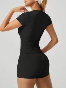 2 件套女士时尚圆领短袖 T 恤和侧袋运动短裤，春夏 - 黑色 - 查看 4