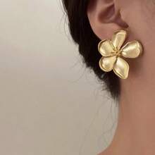 Fashionable Floral Earrings, Versatile & Beautiful For Daily Wear - Earrings 7 - View 4