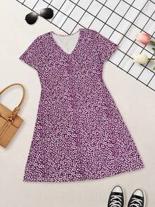 时尚碎花轻盈优雅连衣裙，适合休闲、度假、居家、工作、婚礼、派对、海滩、睡衣等场合穿着。轻便舒适，百搭实用。