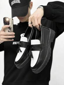 男士休闲厚底一脚蹬增高纯黑色皮鞋，防滑学生乐福鞋，流苏正装商务鞋，轻便休闲工作靴 - 黑與白 - 查看 2