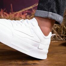 أحذية بكعب سميك أبيض للرجال عصرية، من مادة EVA مقاومة للطي والبلى، ألوان سادة للرياضة والمشي اليومي للشباب والطلاب، أحذية رياضية وسكيت بورد منخفضة الأعلى بأربطة