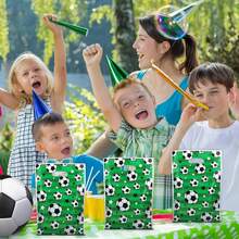 10/30/50 件足球礼品袋足球零食袋塑料足球派对礼品袋足球零食袋适用于运动队活动生日足球主题派对用品，可重复使用的生日礼品袋 - 彩色 - 查看 7