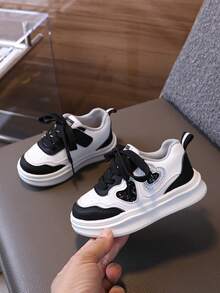 1 Paar PU-Material Einfarbige Sandalen, schnelltrocknend & atmungsaktiv, modisch vielseitig, handgefertigt, bequemer Riemen, geeignet für Jungen, Mädchen, Kinder, für Strand, Wassersport, Innen-/Außenbereich, Frühling/Sommer - Schwarz und Weiss - Übersicht 2