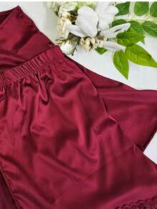 PIJAMA SATIN SHORT ROMANTICA CON DETALLES ENCAJE - Granate - Ver 5