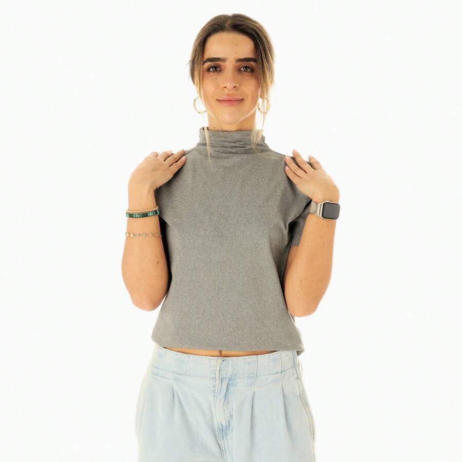 Blusa con cuello alto y manga corta - Gris - Ver 1