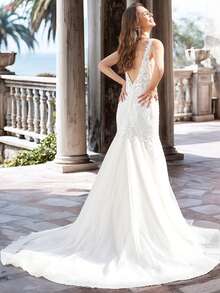 象牙色优雅美人鱼闪亮蕾丝贴花婚纱，新娘性感深 V 领薄纱浪漫婚纱，带拖尾，新娘露背无袖海滩婚纱