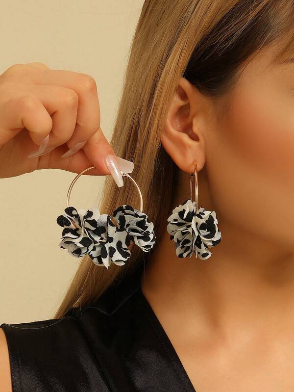 1pair Handmade Fabric Oversize Floral & 5cm Diameter Metal Hoop Earrings, Suitable For Women To Wear With Bright Outfits For Beach Vacation, Party And Daily Matching, Spring/Summer