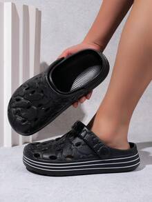 Men's Solid Color Wooden Clogs, Fashionable Hollow Floral Pattern Sandals, Non-Slip Closed Toe Slippers, Suitable For Casual And Beach Use - Black - View 1