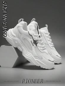 男士透气网面休闲运动鞋，适合户外、日常和街头穿着，黑白PU皮革拼接低帮运动鞋，大码厚底运动鞋，四季皆宜，是搭配牛仔裤和运动鞋的理想选择。 - 白色 - 查看 3