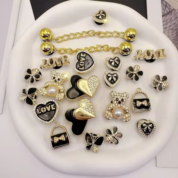 22pcs/Set Removable ABS Accessories Set With Pearls And Rhinestones, Decorated With Hearts, Flowers And Bows, Suitable For DIY Clogs, Sandals And Garden Shoes - Perfect For Valentine's Day And Crafting Projects, Shoe Decorations