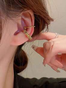 Khuyên tai kẹp bằng hợp kim kẽm lấy cảm hứng từ phong cách Y2K thanh lịch dành cho nữ - Không xỏ khuyên với thiết kế vàng mảnh độc đáo để đeo hàng ngày và dự tiệc (Cặp) - Vàng - Xem 3