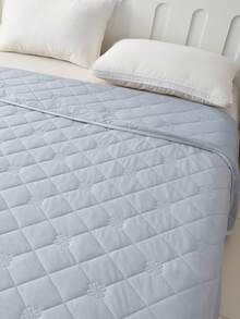 1pc Lightweight Solid Color Cooling Quilt/Blanket, Skin-Friendly Smooth Reversible Design, Summer