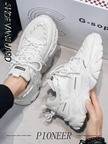 (Talla pequeña) Zapatillas deportivas gruesas que aumentan la altura para hombres, zapatos con cordones de moda de campus, zapatillas deportivas casuales con bloque de color y gráfico de letras