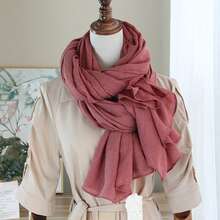 1 件女士纯色巴厘岛轻质披肩，百搭优雅长围巾，适合所有季节，可作为披肩、头巾佩戴，非常适合旅行、约会、日常穿着