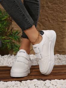 1 Pair Women's Campus Inspired Outdoor Casual Sneakers - Wear-Resistant Anti-Slip - Color Block Design - Stripe Pattern - Round Toe/Low-Top/Lace-Up - Flat - Suitable For All Seasons Black & Brown Sports Shoes - Outdoor Casual Style - Suitable For Hiking/Daily Leisure/All Seasons - Black & Brown Dual-Color - Quality Synthetic Leather And Rubber Material - Comfortable Walking Shoes - 1 Pair Black - View 4