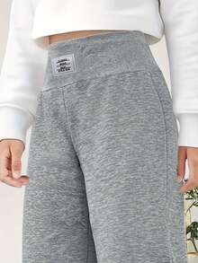 Quần nỉ thể thao màu xám dáng suông thoải mái, dễ phối đồ cho bé gái. - Màu Xám nhạt - Xem 4