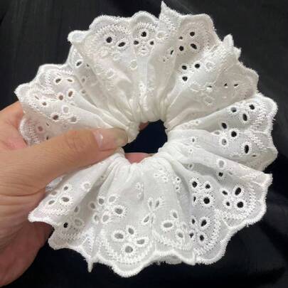 1 pieza Elegante scrunchie de mujer de estilo francés blanco con encaje floral calado, accesorio de cabello minimalista y elástico adecuado para uso diario