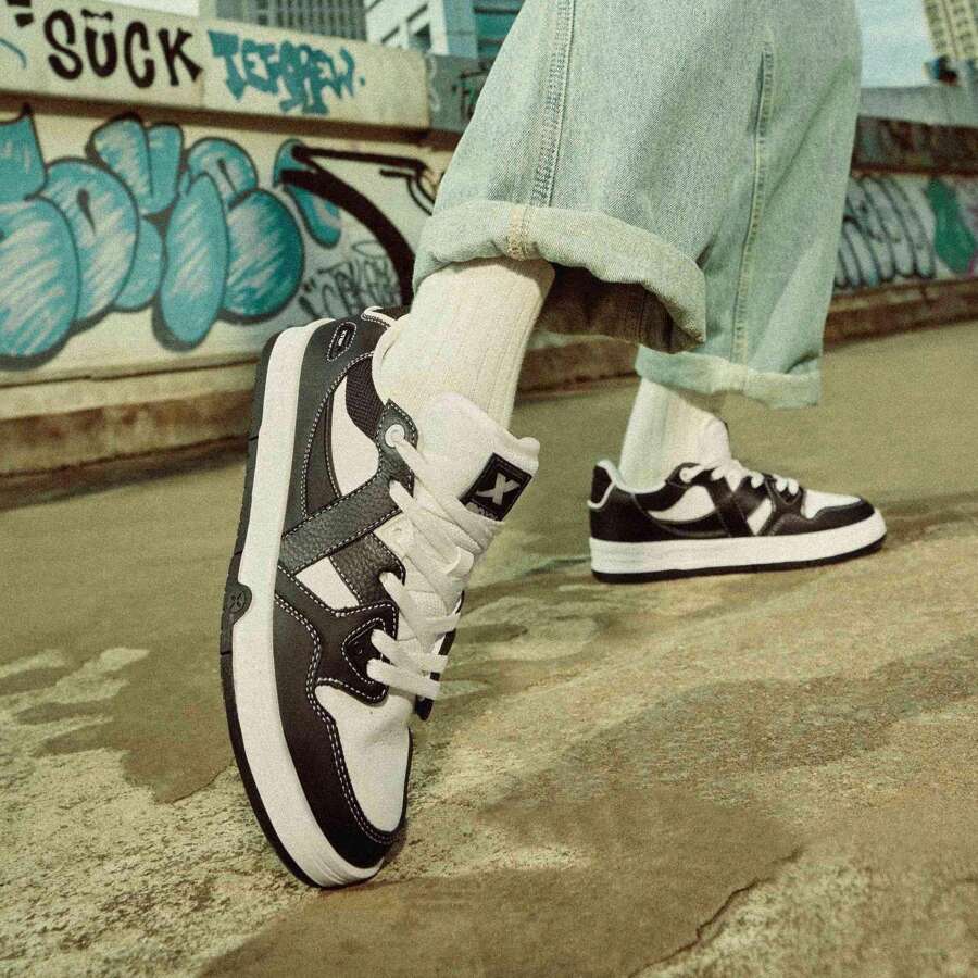 XTEP Maxx Board Shoes Women's Breakdance Team Same Style Versatile Flat Shoes Casual Sports Shoes 876118310010 - Black/Sail White - View 1