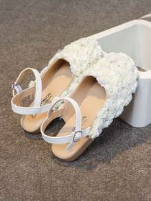 1 para dziewczęcych modnych, uroczych, kwiatowych, dekoracyjnych butów dla księżniczek, odpornych na zużycie, antypoślizgowych, płaskich butów, odpowiednich do codziennego noszenia latem i zajęć na świeżym powietrzu - Beżowy - Zobacz 3