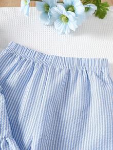 Este conjunto de verano para niñas está hecho de tela a rayas, suave y cómodo, con un estilo casual. El conjunto incluye una blusa sin mangas y un par de pantalones largos, en total 2 piezas. Adecuado para niñas de 4 a 7 años. - Azul - Ver 7