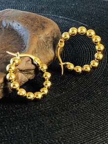 Un par de pendientes pequeños y redondos con cuentas, de estilo sencillo y de moda - Amarillo Oro - Ver 5