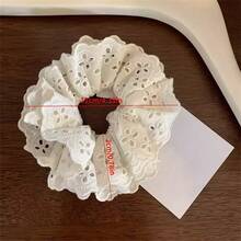 Lot de 1 ou 2 chouchous en dentelle – Élastique à cheveux en tissu doux à motifs floraux, accessoire à la mode pour queues de cheval et bandeaux, bordure en dentelle élégante et polyvalente, idéal pour le printemps, l'été, l'automne et l'hiver. - Noir - Voir 2