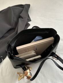 This Fashionable And Minimalist Solid Color Letter Print Shoulder Tote Bag Comes With A Scarf, Suitable For Shopping, Carrying Wallets, And Casual Outings, Especially Suitable For Young Women, College Students, Young Professionals, And White-Collar Workers. It Is Also Very Suitable For Office, University, Work, Business, Commuting, Outdoor Activities, Travel And Hiking Occasions.