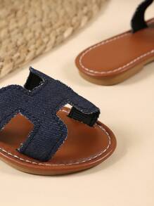 1 Pair Plus Size Toddler/Little Girls' Blue Denim Roman Sandals, Slip-On Round Toe Flat Non-Slip Casual Comfort Home Slippers, Suitable For 3-12 Years Old Boys & Girls, Spring/Summer New Arrival