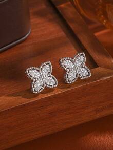 2 chiếc khuyên tai đính đá hình cỏ bốn lá bằng đồng thanh lịch giản dị với đá Zirconia dành cho nữ, thích hợp để trang trí hàng ngày - bông tai - Xem 4